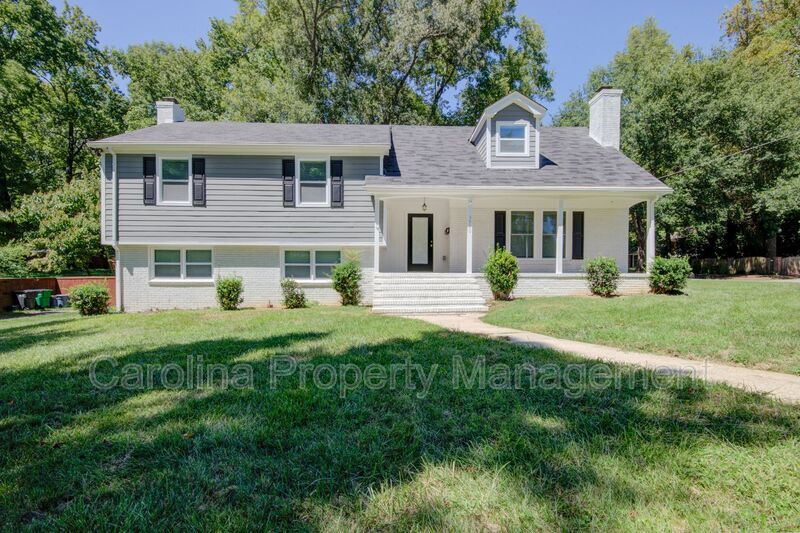 Foto principal - 3900 Rhodes Ave