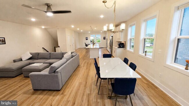 Foto del edificio - 44768 Tiverton Sq