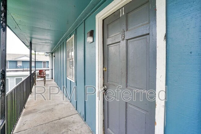 Foto del edificio - 427 Hollyvale Dr