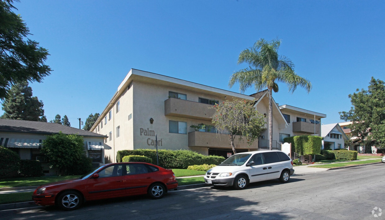 Primary Photo - Palm Capri Apartments