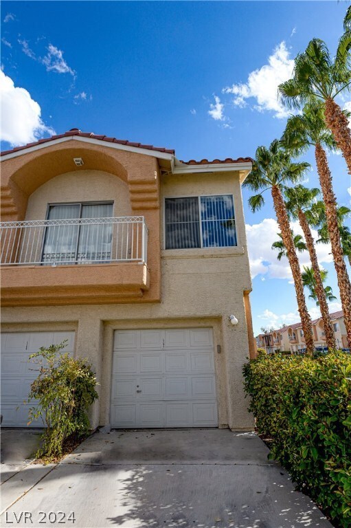 Foto principal - 5000 Red Rock St