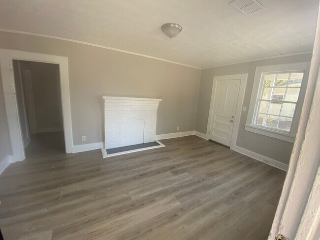 Building Photo - **AVAILABLE NOW**Total Electric 3 Bedroom / 1 Bathroom Home for Rent Near Ft. Benning in Columbus...