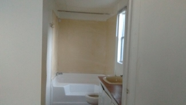 Building Photo - 3926 Root Cir