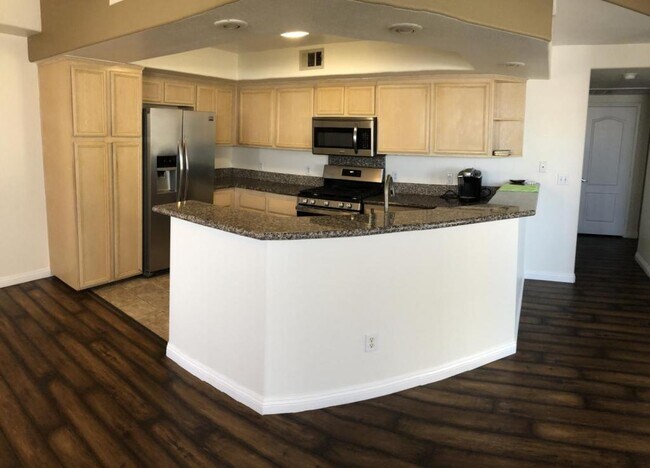 Building Photo - 6913 Cobre Azul Ave #201
