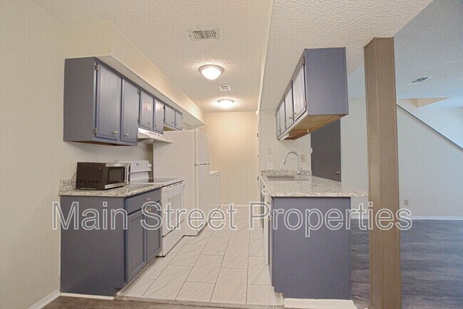Building Photo - 3323 Kingswood Ct