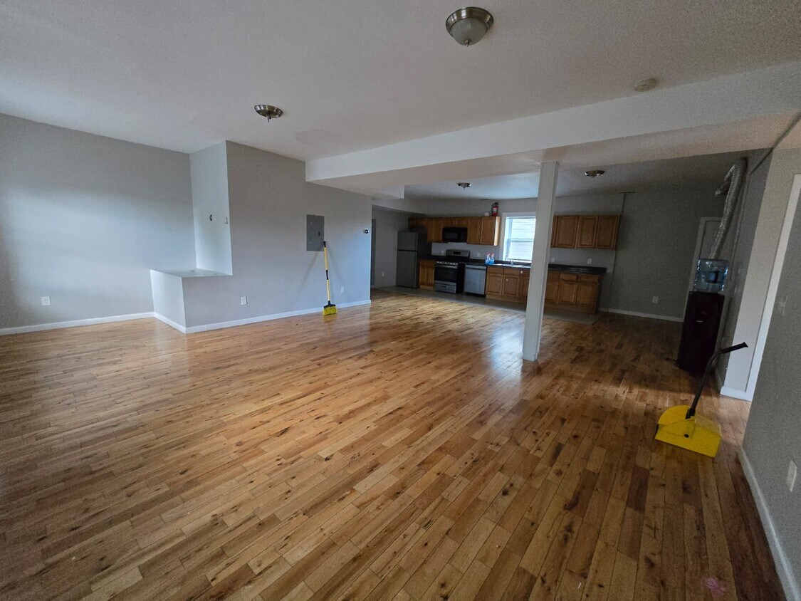 Primary Photo - 150 Westerleigh Rd