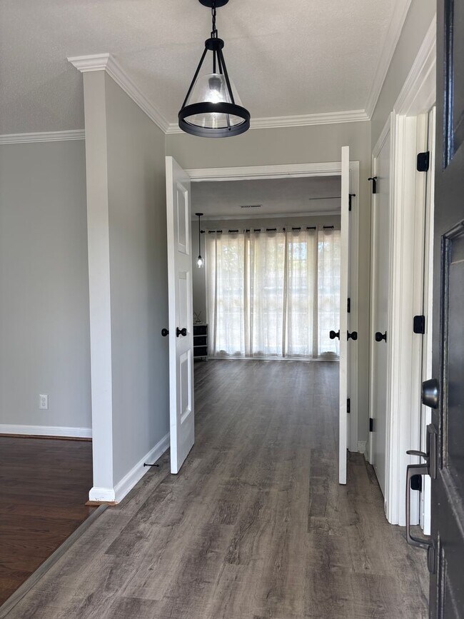 Foto del edificio - 3321 Ridgefield Dr