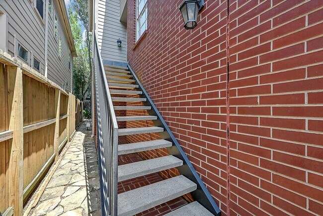 Foto del edificio - 1512 W Clay St