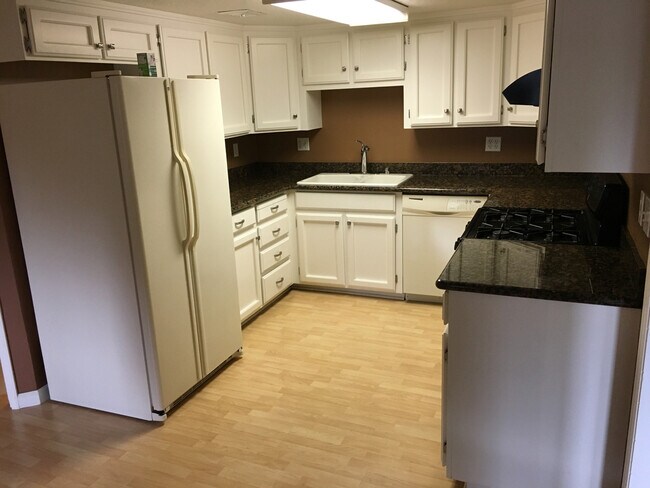 Building Photo - 88 Oak Grove Ave