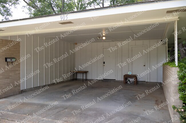 Building Photo - 905 N McGuire Ave