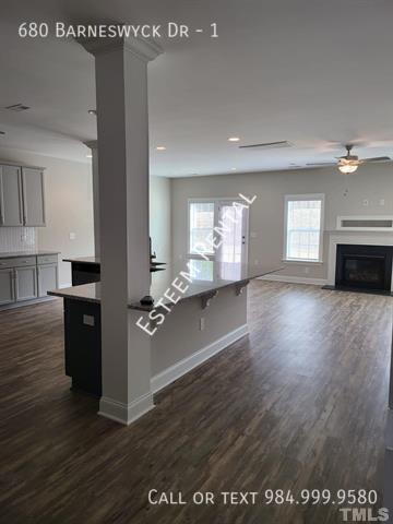 Foto del edificio - 680 Barneswyck Dr