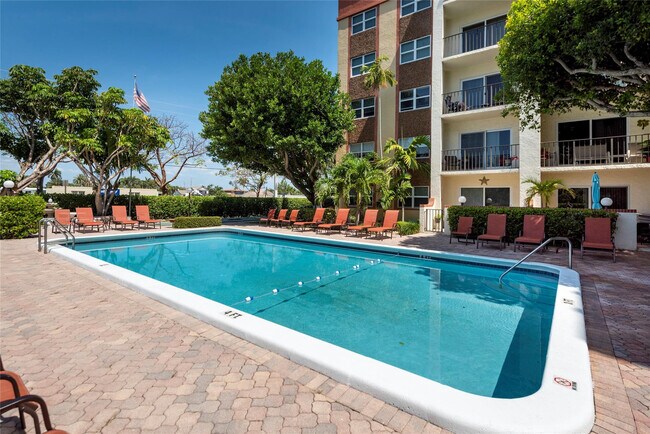 Foto del edificio - 400 N Riverside Dr