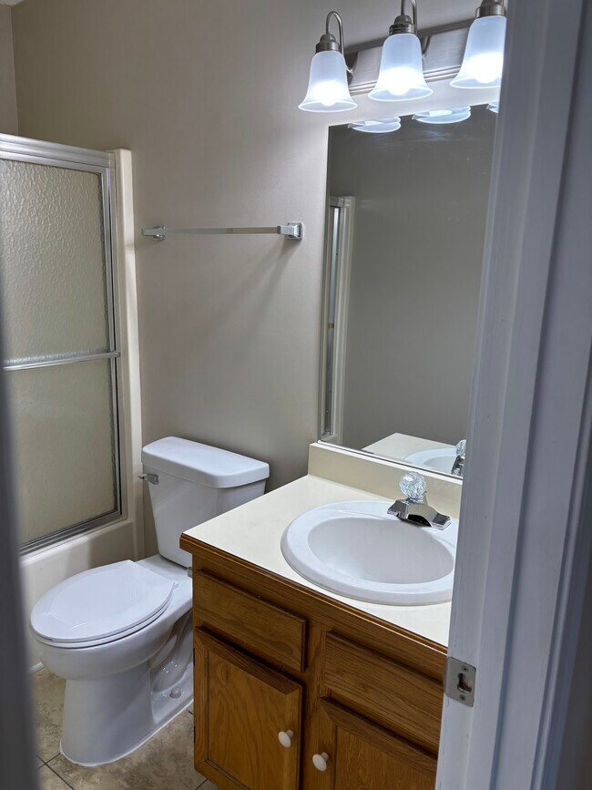 Foto del edificio - 648 Prince Phillip Way