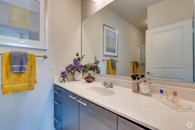 2HAB, 2BA - 1,226 ft² - Baño principal - Liv Northgate