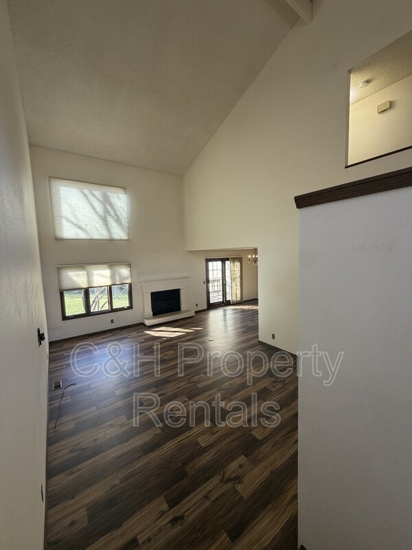 Foto del edificio - 3346 Racquet Club Dr