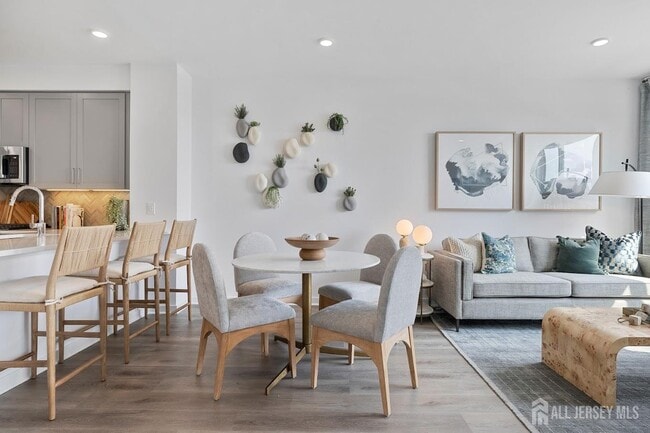 Building Photo - 2000 Schindler Dr