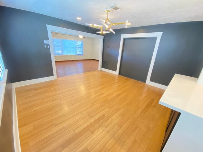 Building Photo - 1312 E 29th St