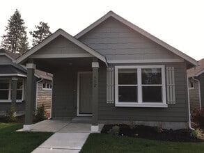 Building Photo - 552 N Trinity Way