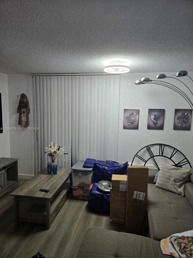 Foto del edificio - 16450 NW 2nd Ave