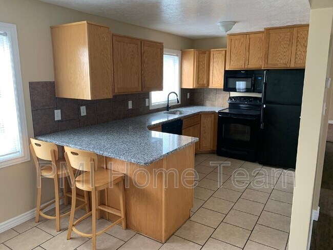 Building Photo - 174 E 4400 S