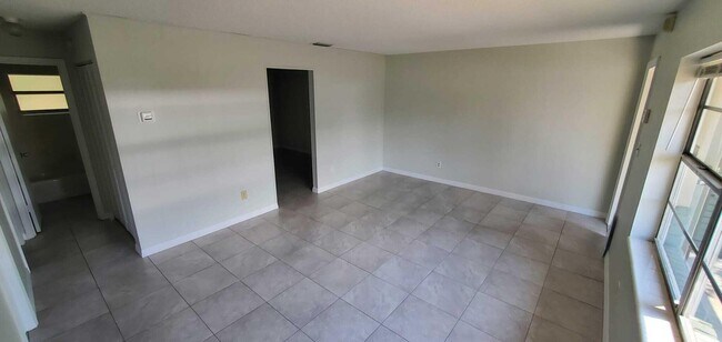 Foto del edificio - 2590 Seneca Ave