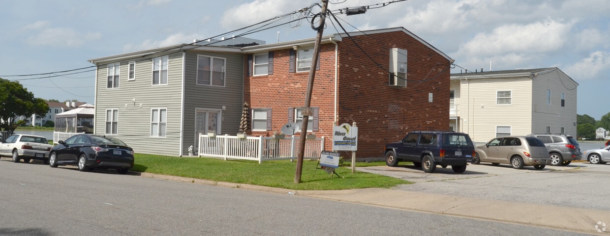 Primary Photo - 724 River St
