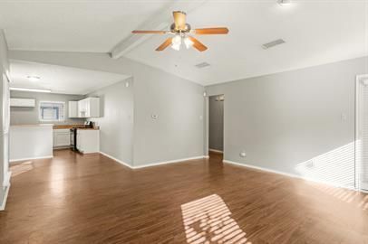 Foto del edificio - 8311 Treehouse Ln