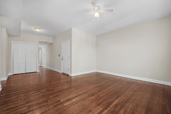 Foto del edificio - 6136 S Eberhart Ave