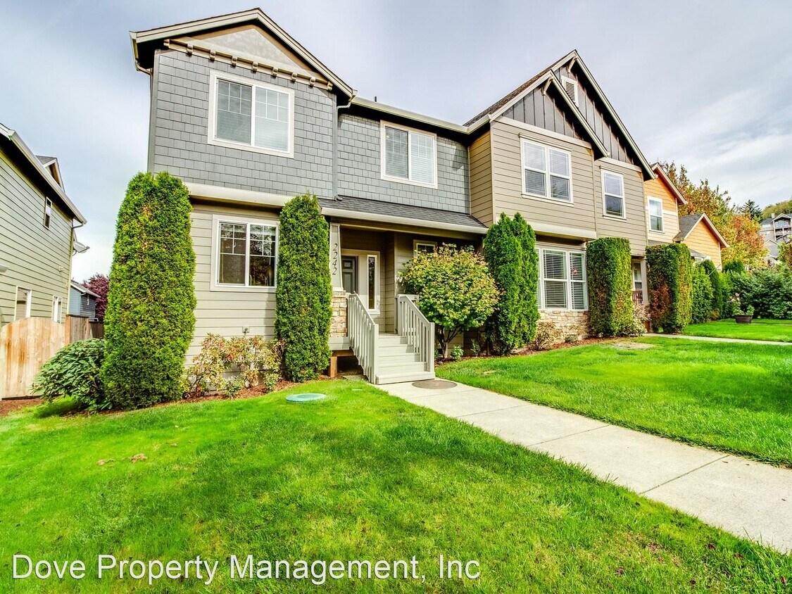 3 br, 2.5 bath House 2242 NW Oxford Street House Rental in Camas