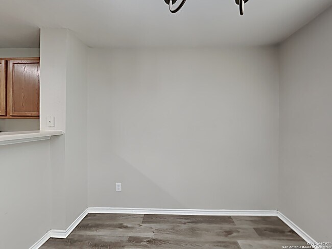 Foto del edificio - 2910 Candleside Dr