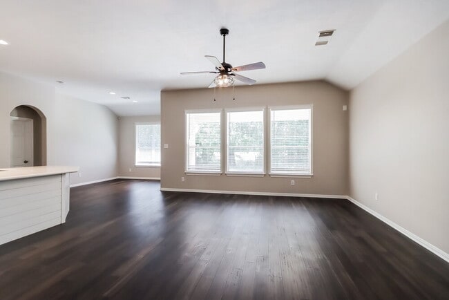 Building Photo - 25589 Oakhurst Forest Dr