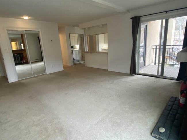 Building Photo - 963 Lions Ridge Loop