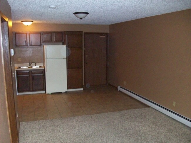 Building Photo - 2208 E Divide Ave