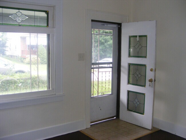 Building Photo - 2428 West Wade Street