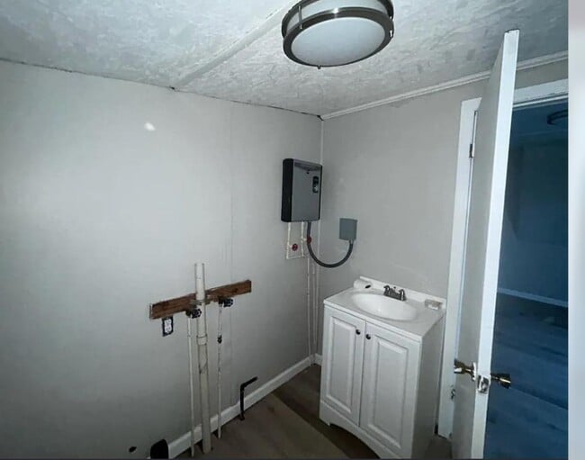 Building Photo - 228 Eden St