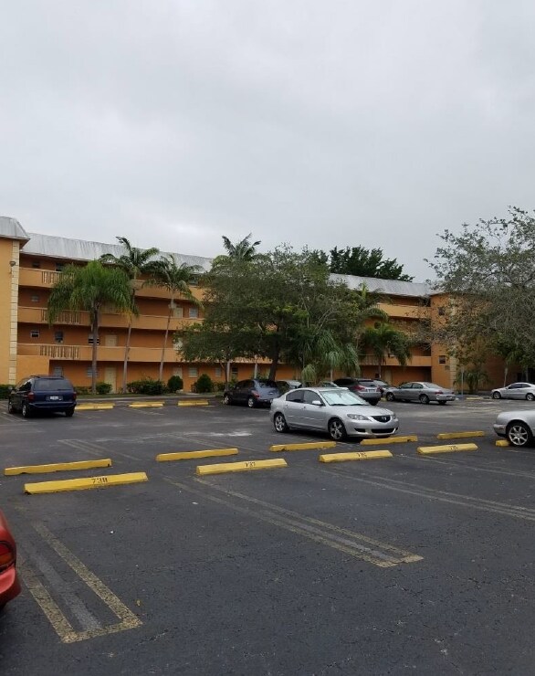 Palmetto Bay Condos Apartments in Village of Palmetto Bay, FL