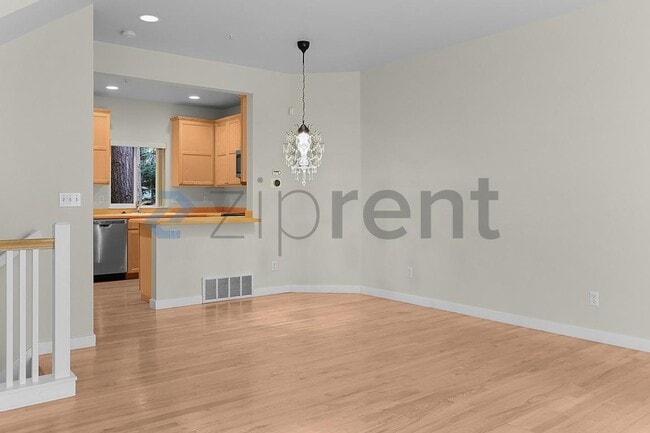 Building Photo - Unit