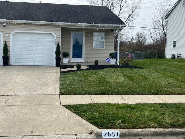 2 Bedroom 1 Bath Flat - 2659 Four Seasons Dr