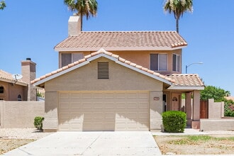 Building Photo - 7922 W Laurel Ln