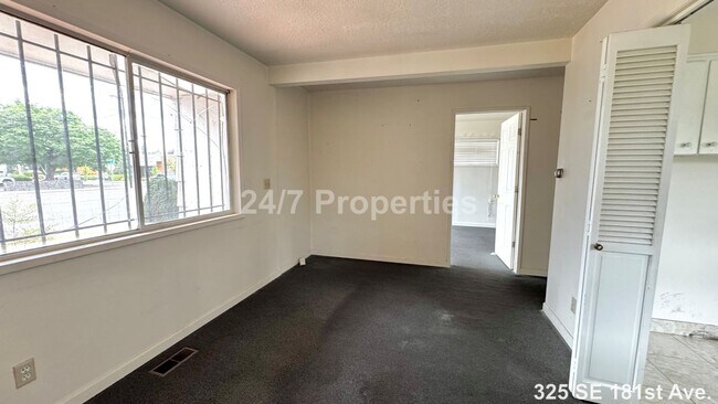 Building Photo - 325 SE 181st Ave