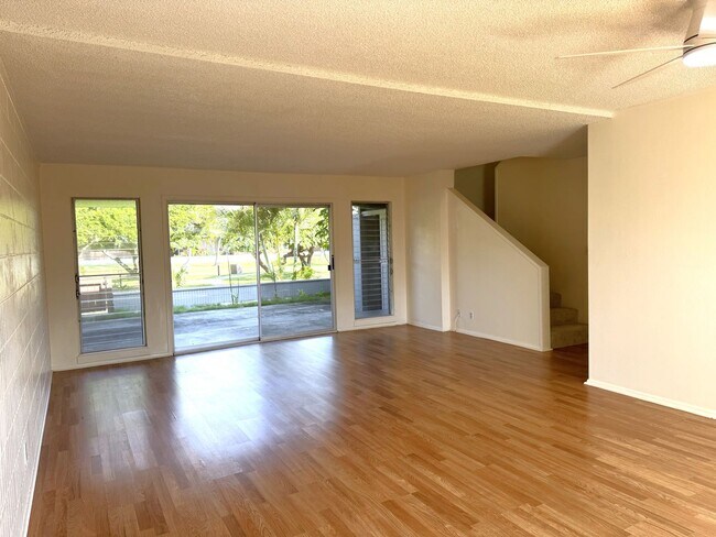 Foto del edificio - Koko Isle Circle - 3 bedroom, 2 full bath, 1 half bath with two car carport