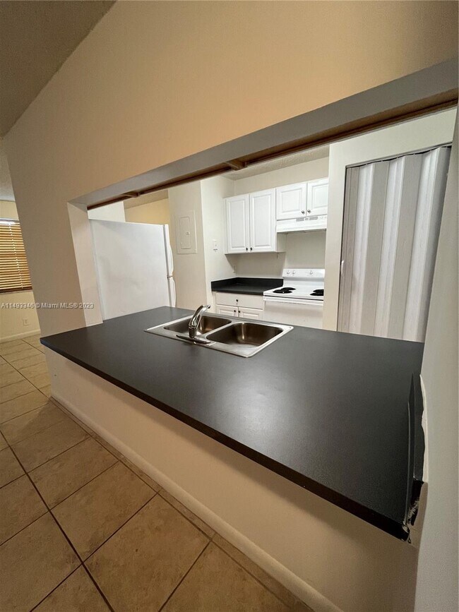 Foto del edificio - 8621 SW 5th St
