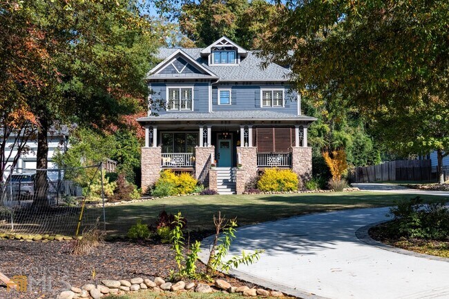 Building Photo - 2738 Memorial Dr SE