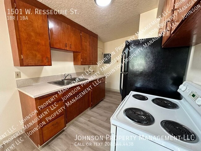Building Photo - 1501 W Resseguie St