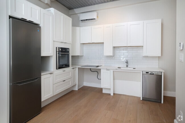 Interior Photo - 44 Bromfield St