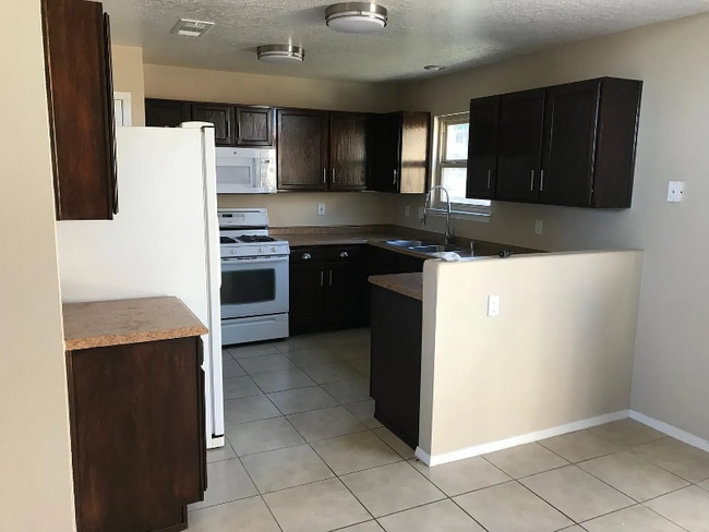 Building Photo - 6333 Prairie Sage Dr NW