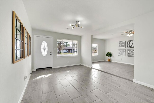 Foto del edificio - 5805 Langley Rd