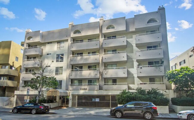 Foto del edificio - 10960 Ashton Ave