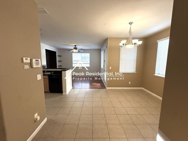 Foto del edificio - Wonderful 3 bd/2.5 ba Elk Grove Home with 2 Car Garage