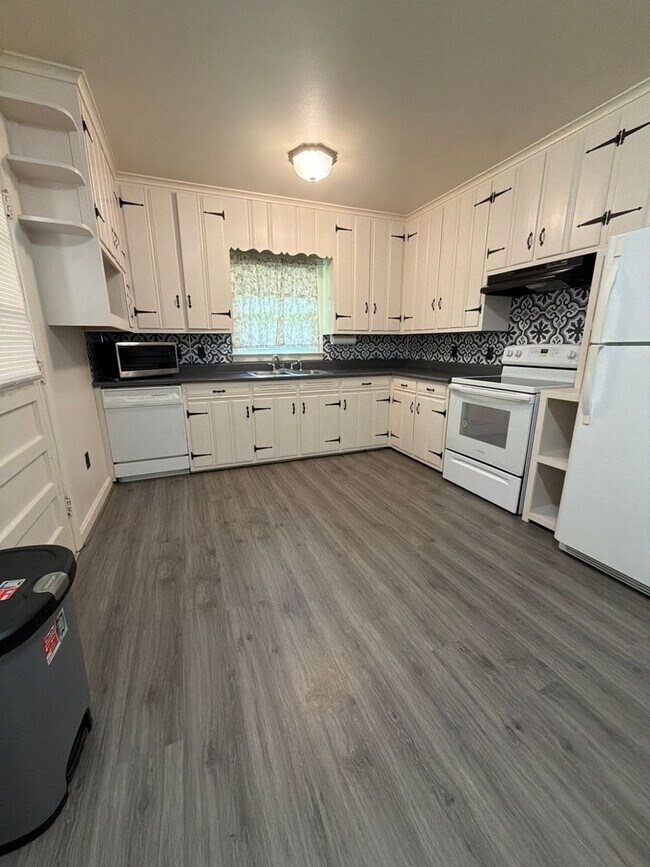 Building Photo - 41 Summar Dr